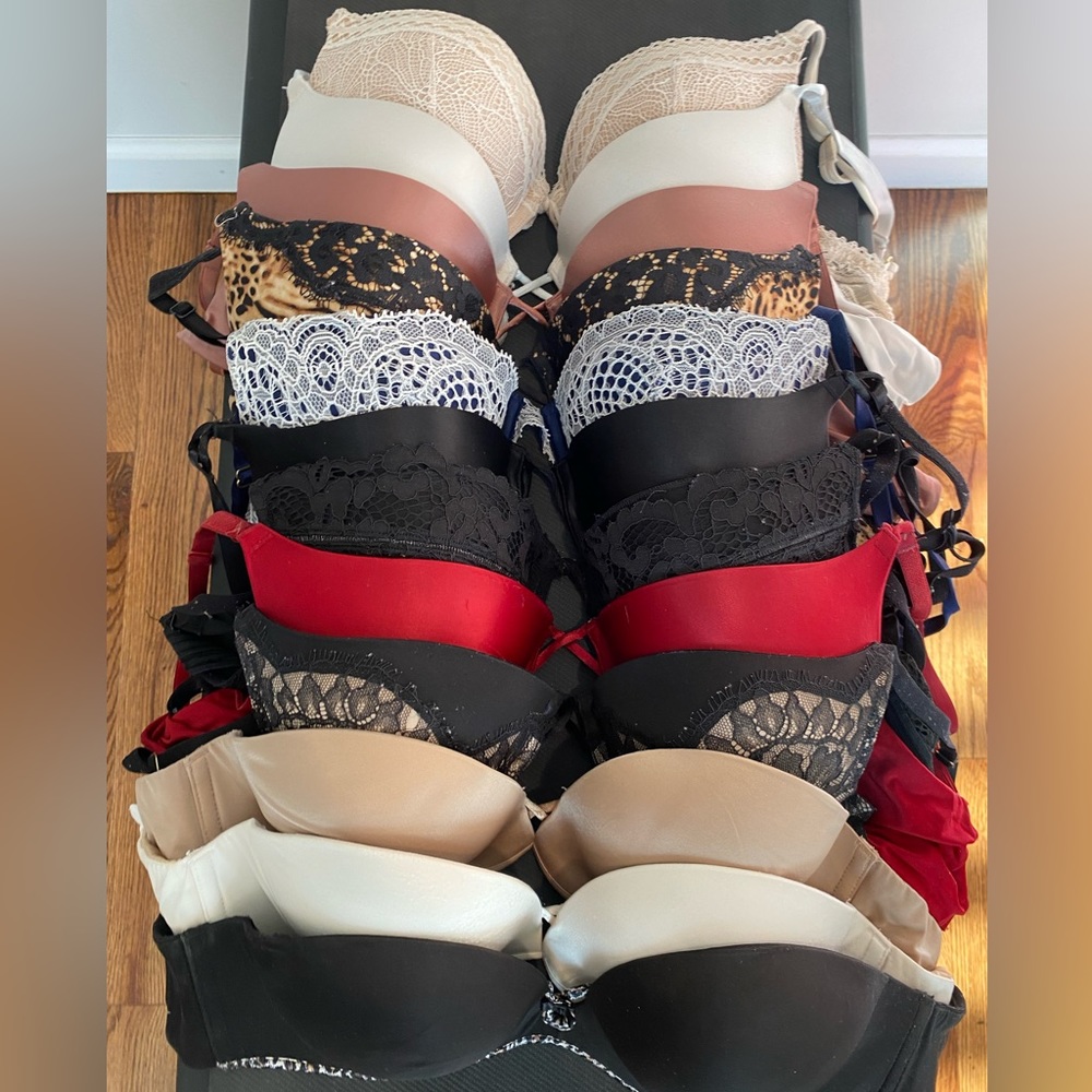 Victoria Secret Bombshell 32b 12 BRAS BUNDLE